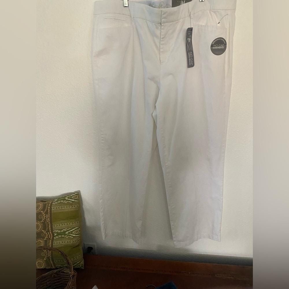 JM Collections from Macy’s white jeans‎ tummy control no gap waistband Sz 22W.